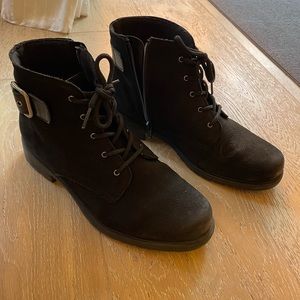 Bradley waterproof boots by Munro. 8 wide.